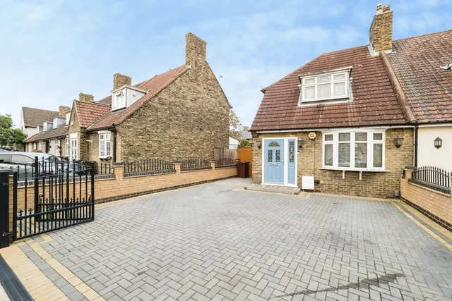 Downing Road, Dagenham, RM9, photo 1