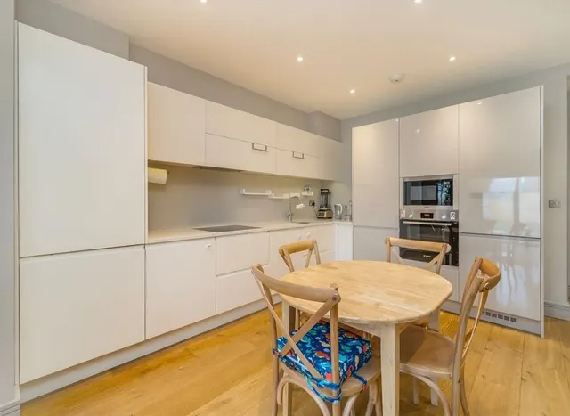 Bentworth Road, Shepherds Bush, W12, photo 3