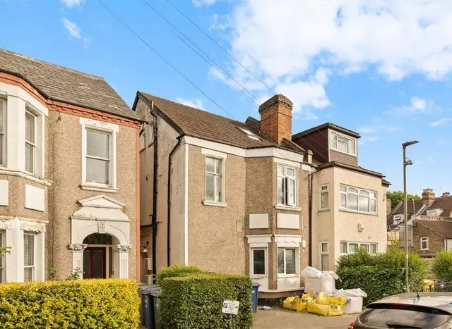 Ash Grove, Cricklewood, NW2, photo 1