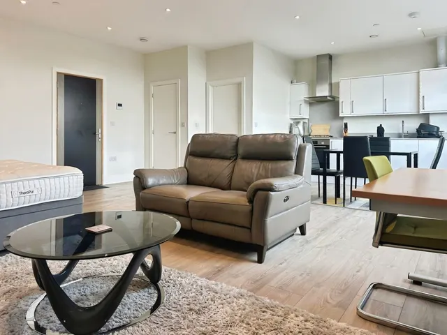 Heron Drive, Slough, photo 2