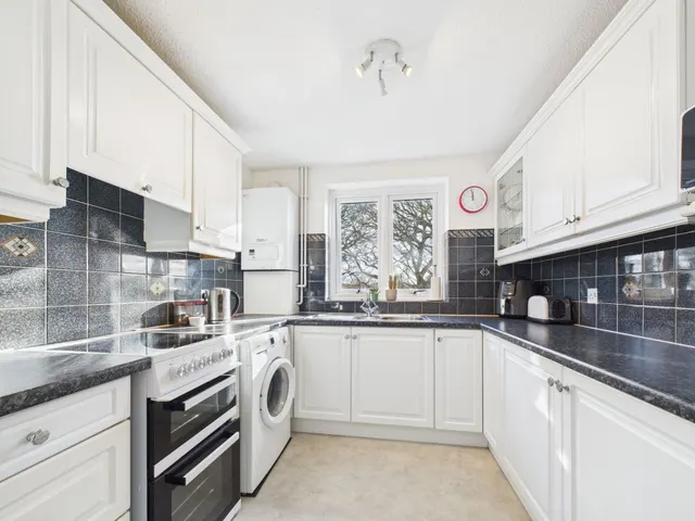 Maiden Place, Lower Earley, RG6, photo 3