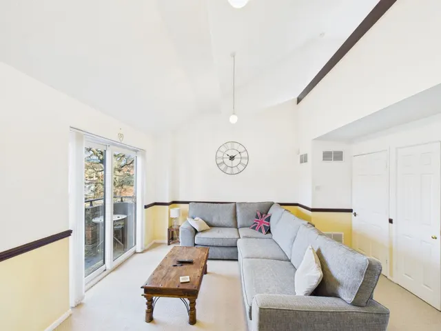 Maiden Place, Lower Earley, RG6, photo 1
