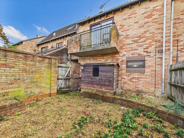 Maiden Place, Lower Earley, RG6, photo 2
