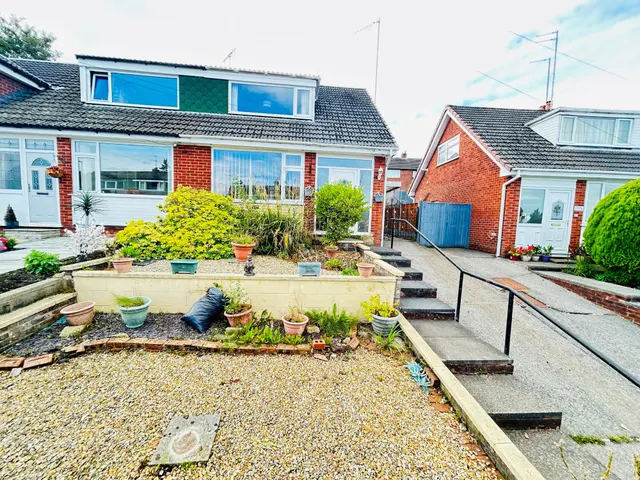 Photo 2 — Warwick Road, Walton-le-Dale, Preston, Lancashire, PR5 4GA