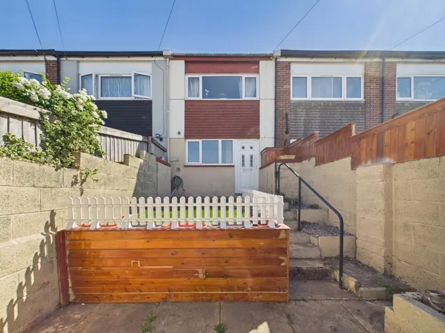 Clittaford Road, Southway, PL6, photo 1