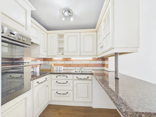 Clittaford Road, Southway, PL6, photo 3