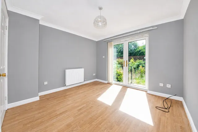 Birchwood Drive, Lightwater, GU18, photo 3