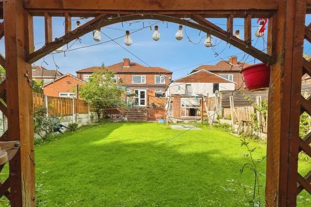 Mossley Road, Ashton-under-Lyne, OL6, photo 3