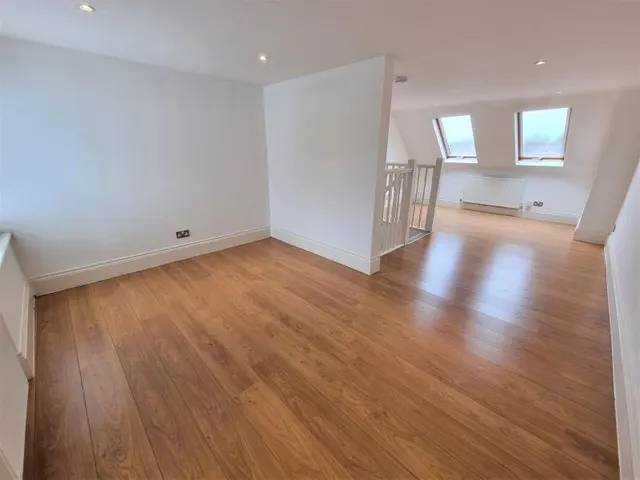 Woking Road, Guildford, GU1, photo 2