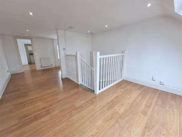 Woking Road, Guildford, GU1, photo 3