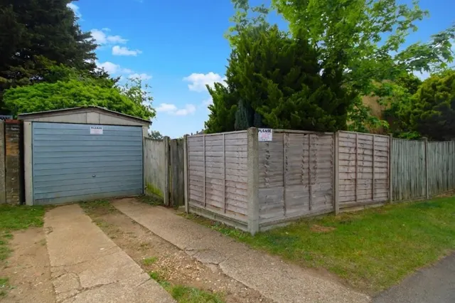 Broadwater Crescent, Stevenage, photo 3