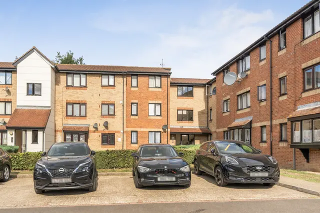 Magpie Close, Enfield, EN1, photo 1