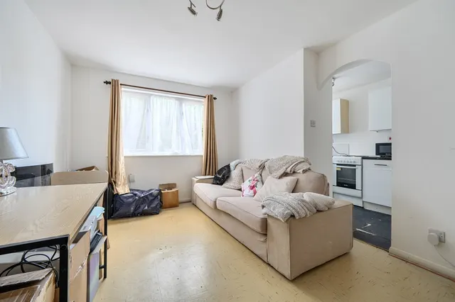 Magpie Close, Enfield, EN1, photo 2