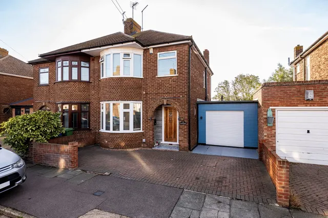 Park Road, Sheerness, ME12, photo 1