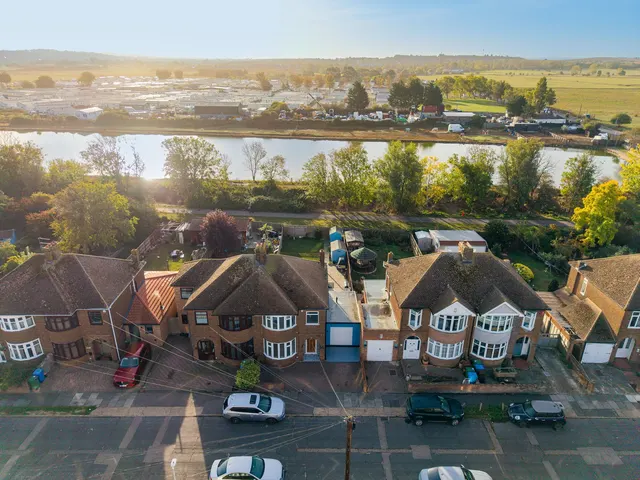 Park Road, Sheerness, ME12, photo 2