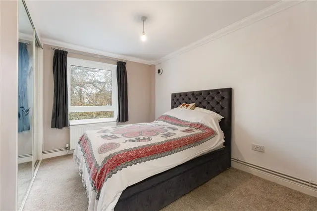 Larkhall Rise, London, SW4, photo 3