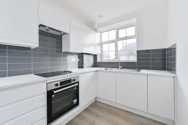 Photo 3 — 8 Courthope House, Hartington Road, London