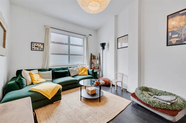 Minet Avenue, Harlesden, NW10, photo 1