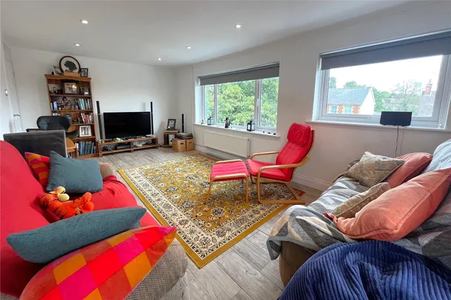 Farnborough Road, Farnham, Surrey, GU9 9AW, photo 1