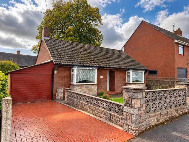 Mount Road, Dawley, TF4, photo 1
