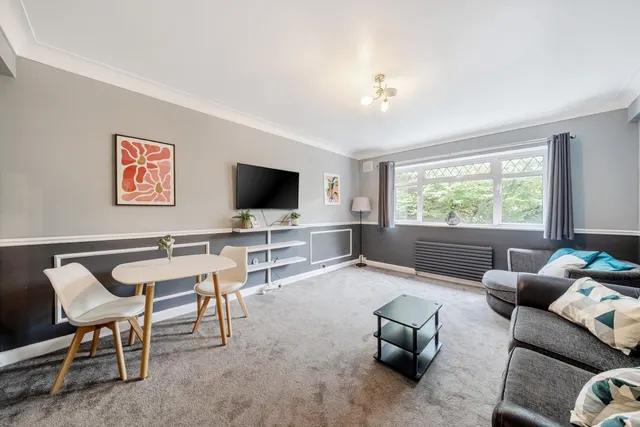 Bushey Road, Raynes Park, London, SW20, photo 1