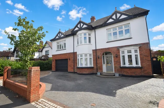 Greenlands Road, Staines-Upon-Thames, photo 1