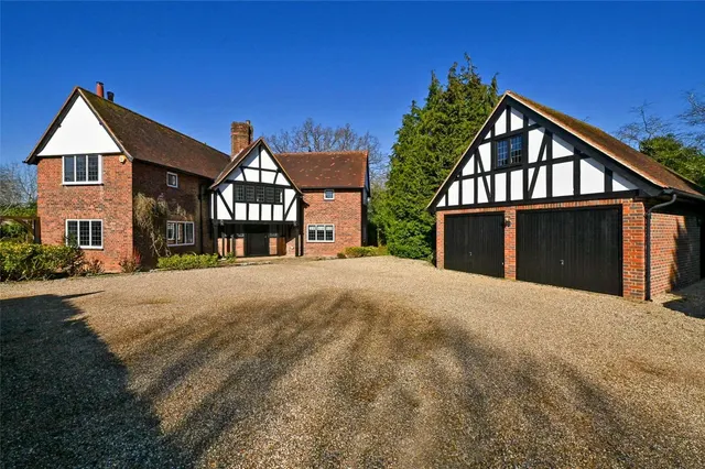 Grove Road, Beaconsfield, Buckinghamshire, HP9 1UP, photo 1