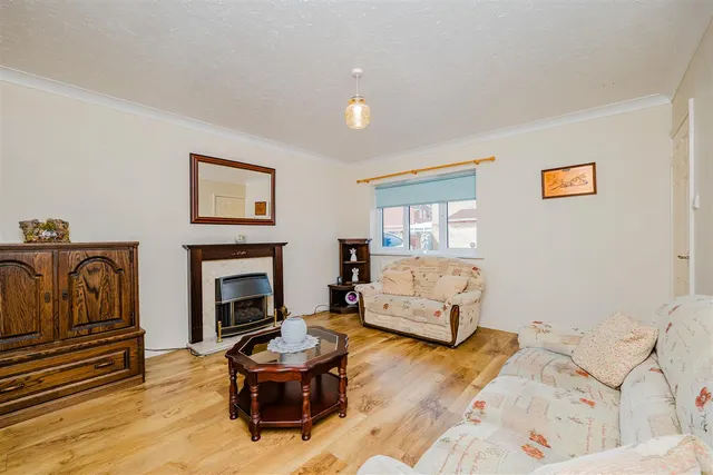 Photo 2 — Thistle Close, Barry, CF62 7JP