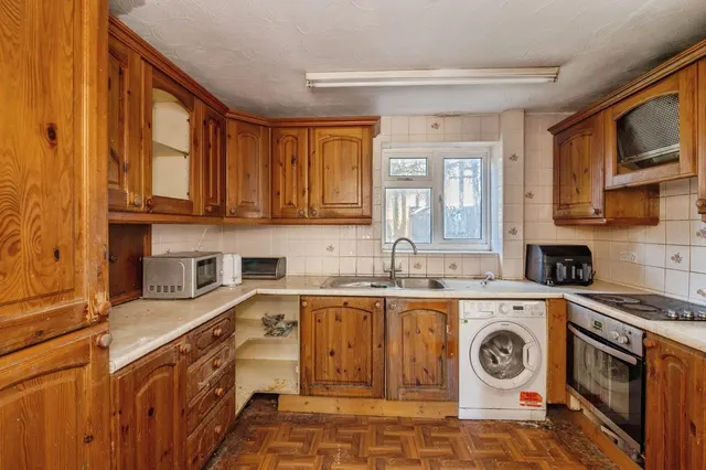 Photo 3 — Tylney Avenue, Rochford, Essex, SS4
