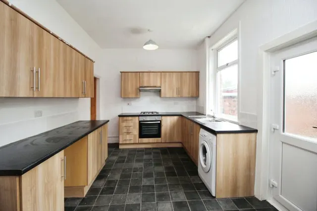 Westgate, Leyland, PR25, photo 2