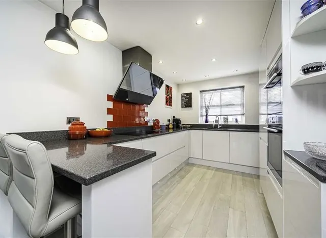North Place, Teddington, TW11, photo 3