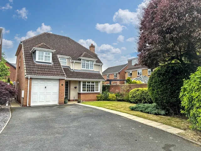 Trafalgar Close, Muxton, Telford TF2 8DQ, photo 1