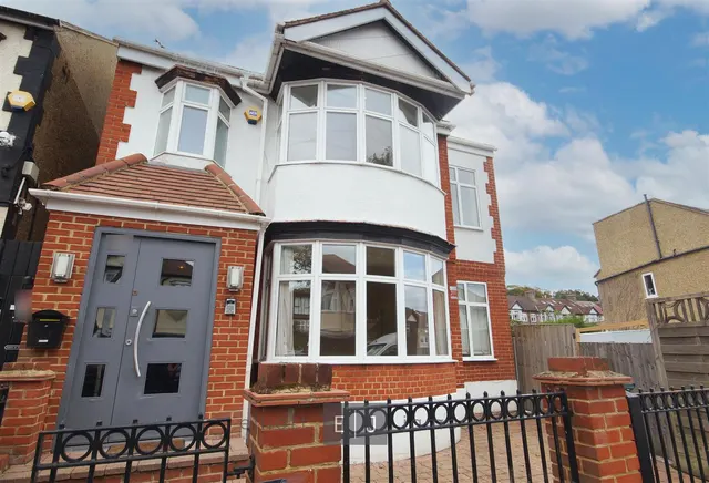 Oak Hill Close, Woodford Green, IG8, photo 1