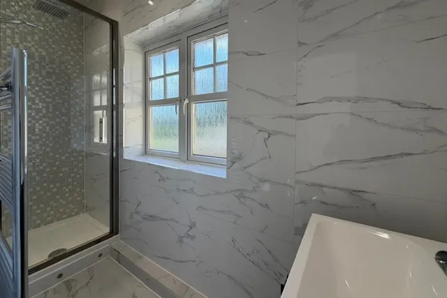 Duchess Court, Weybridge, KT13, photo 2