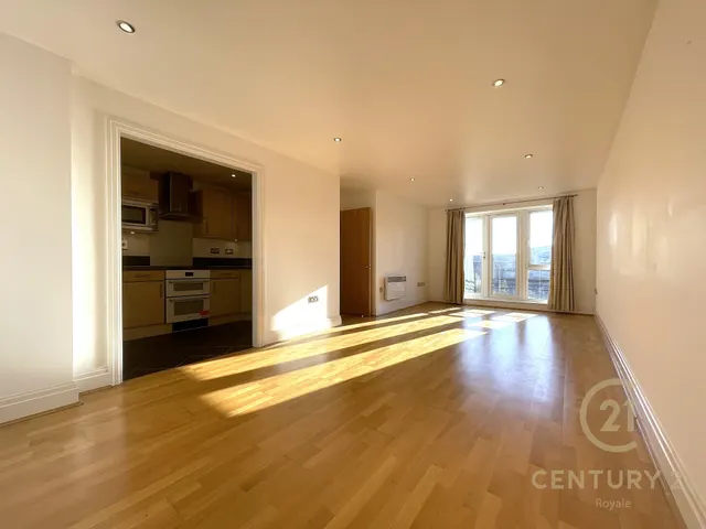 2 bedroom property, Seven Kings Way, Kingston upon Thames, KT2