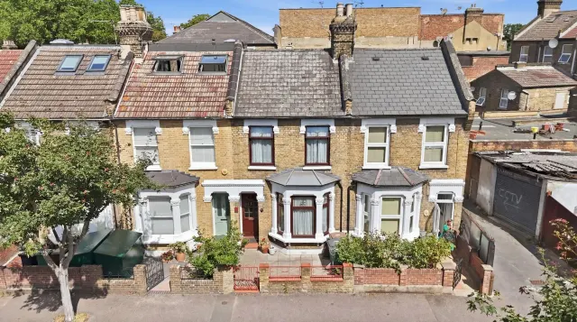 Dunedin Road, London, E10, photo 1