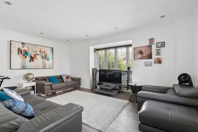 Heatherfold Way, Pinner, HA5, photo 2