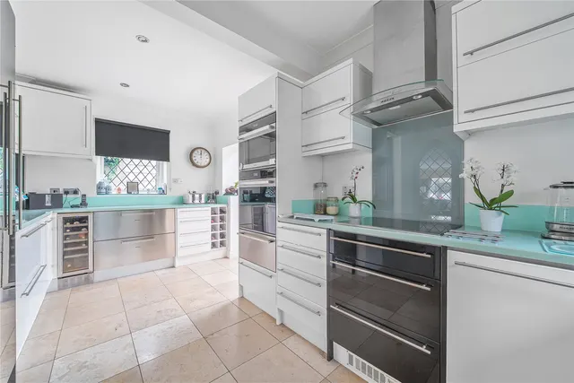 Cambridge Road, Walton On Thames, KT12, photo 3
