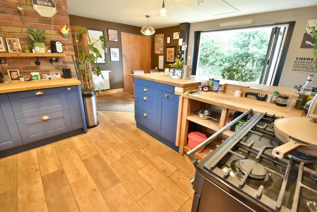 Bear Cross Avenue, BH11, photo 3