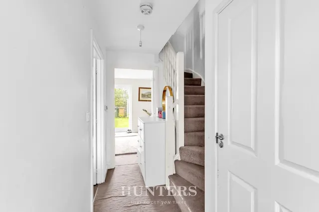 Windermere Road, Middleton, M24, photo 2