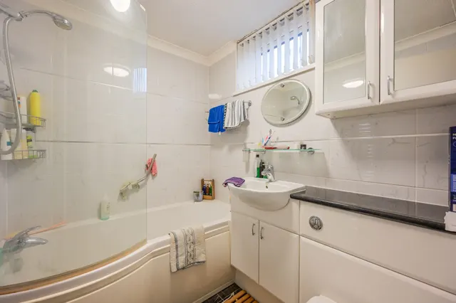 Photo 3 — 58 Burr Close, London
