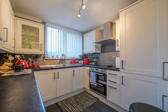 Photo 2 — 58 Burr Close, London