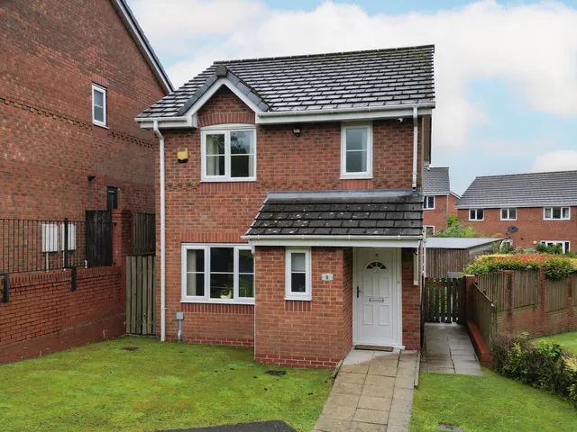 Repton Close, Bacup OL13 9TF, photo 1