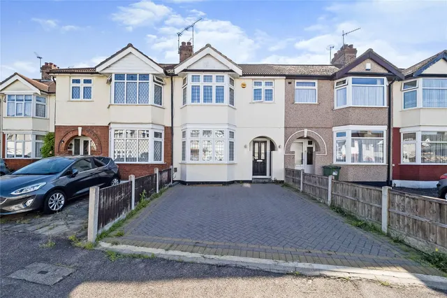 Norman Close, Romford, RM5, photo 1