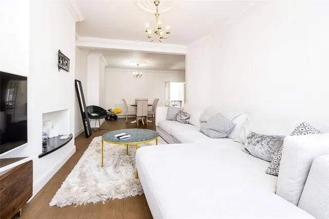 Norman Close, Romford, RM5, photo 2