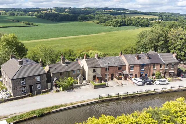 Canal Bank, Appley Bridge, WN6, photo 1