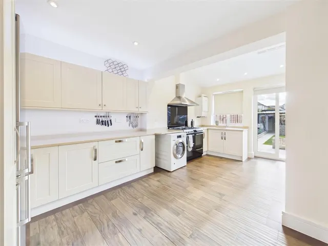 Bideford Road, Ruislip, HA4, photo 3