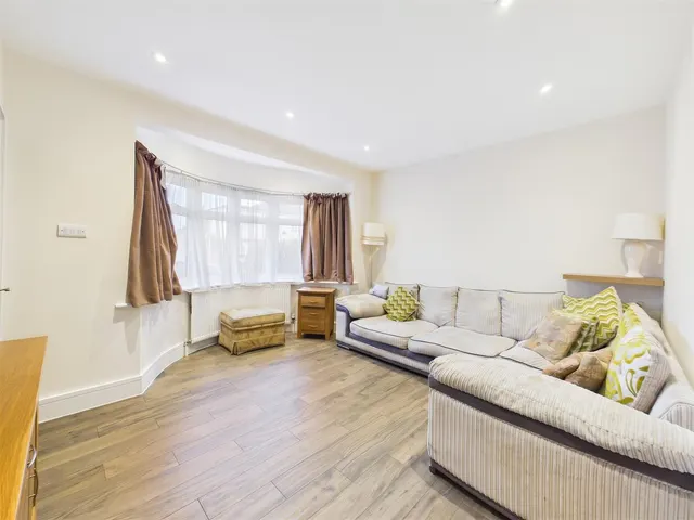 Bideford Road, Ruislip, HA4, photo 2