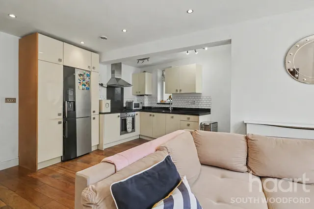 Wynndale Road, London, E18, photo 3