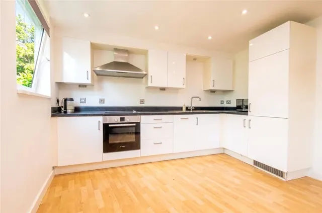 Southwell Park Road, Camberley, GU15, photo 2
